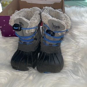 Toddler boy snow boots. Size 5